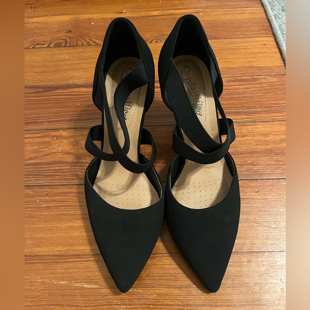 City Classified Comfort Women's Pointy Toe Mid Heel Pump Shoe